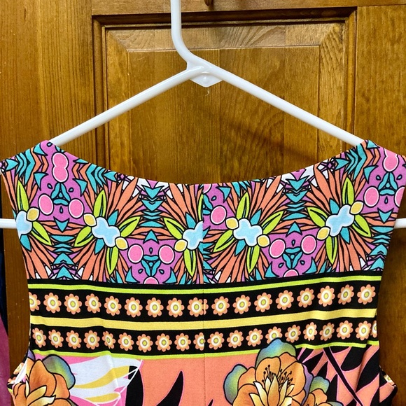 Cache poly spandex shift. Just pull it over your head and go! - Picture 6 of 6